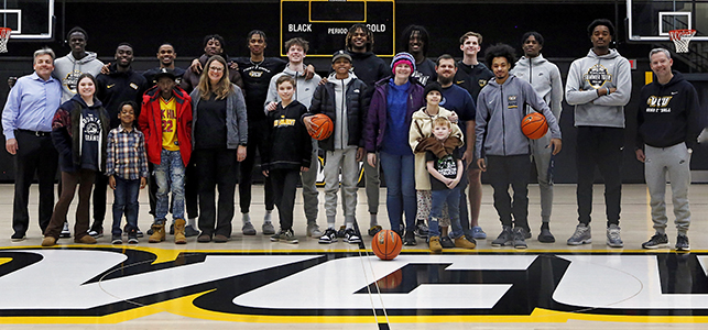 CHoR patients and VCU basketball players on the VCU practice court